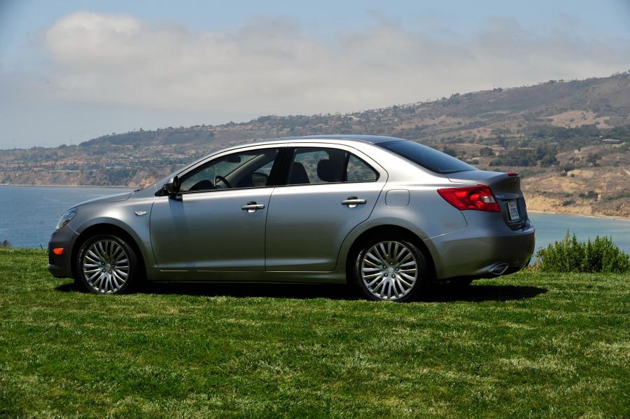  Suzuki Kizashi 2010 года  (фото 50 из 136)